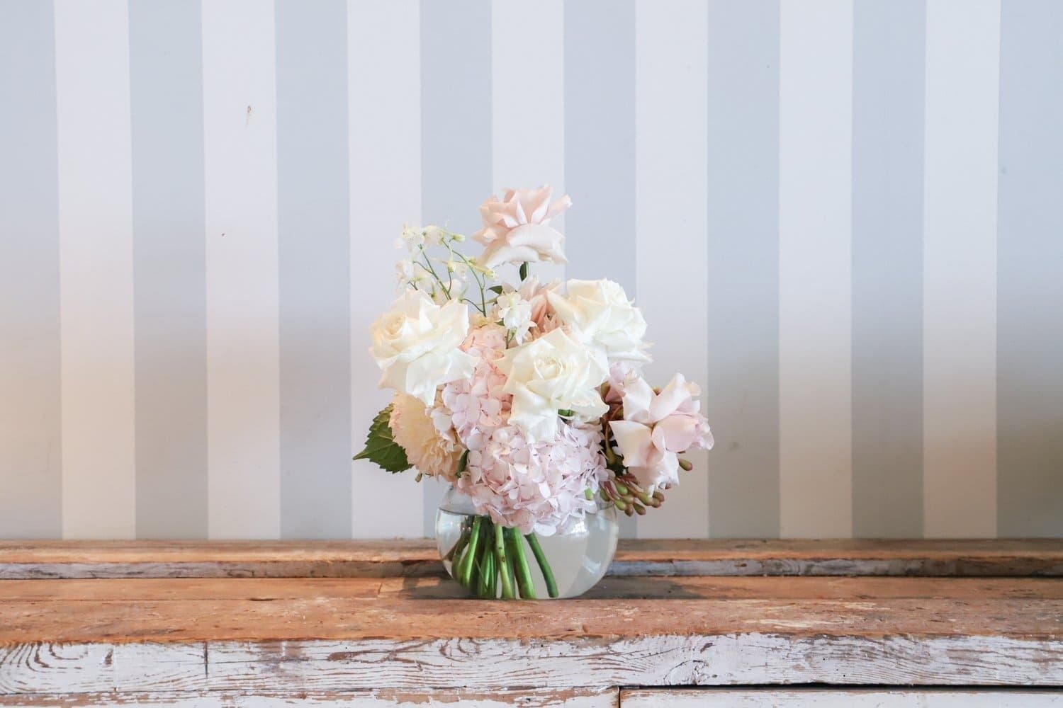 MEDIUM FLORAL CENTREPIECE